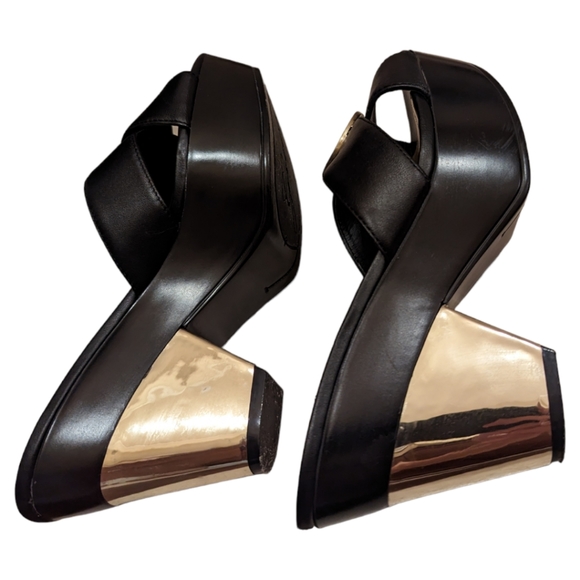 Guess women's chunky platform heel sandals with gold-tone accents, size 6.5 - Picture 9 of 14